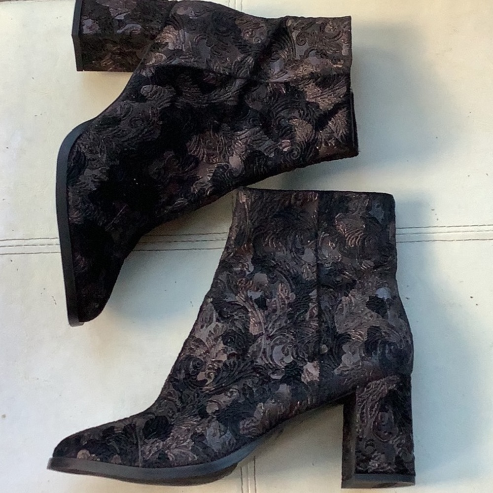 NWOT Perlato brown boot